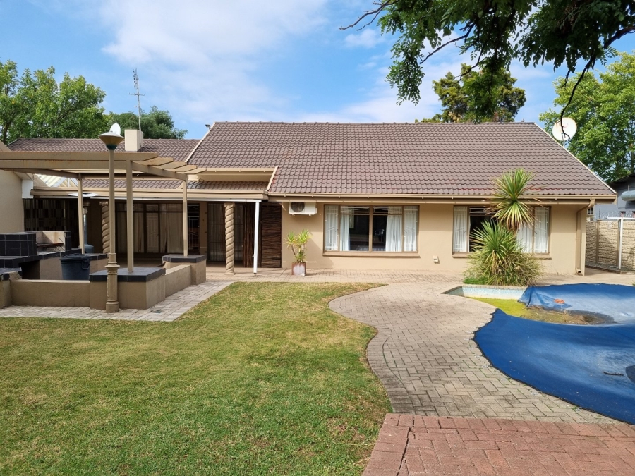 7 Bedroom Property for Sale in Brandwag Free State